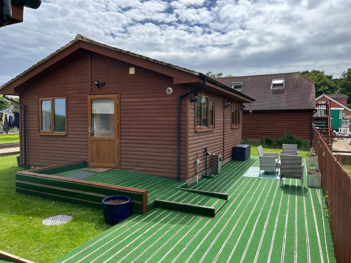 Oak Valley Lodges & Camping Pett Exterior photo