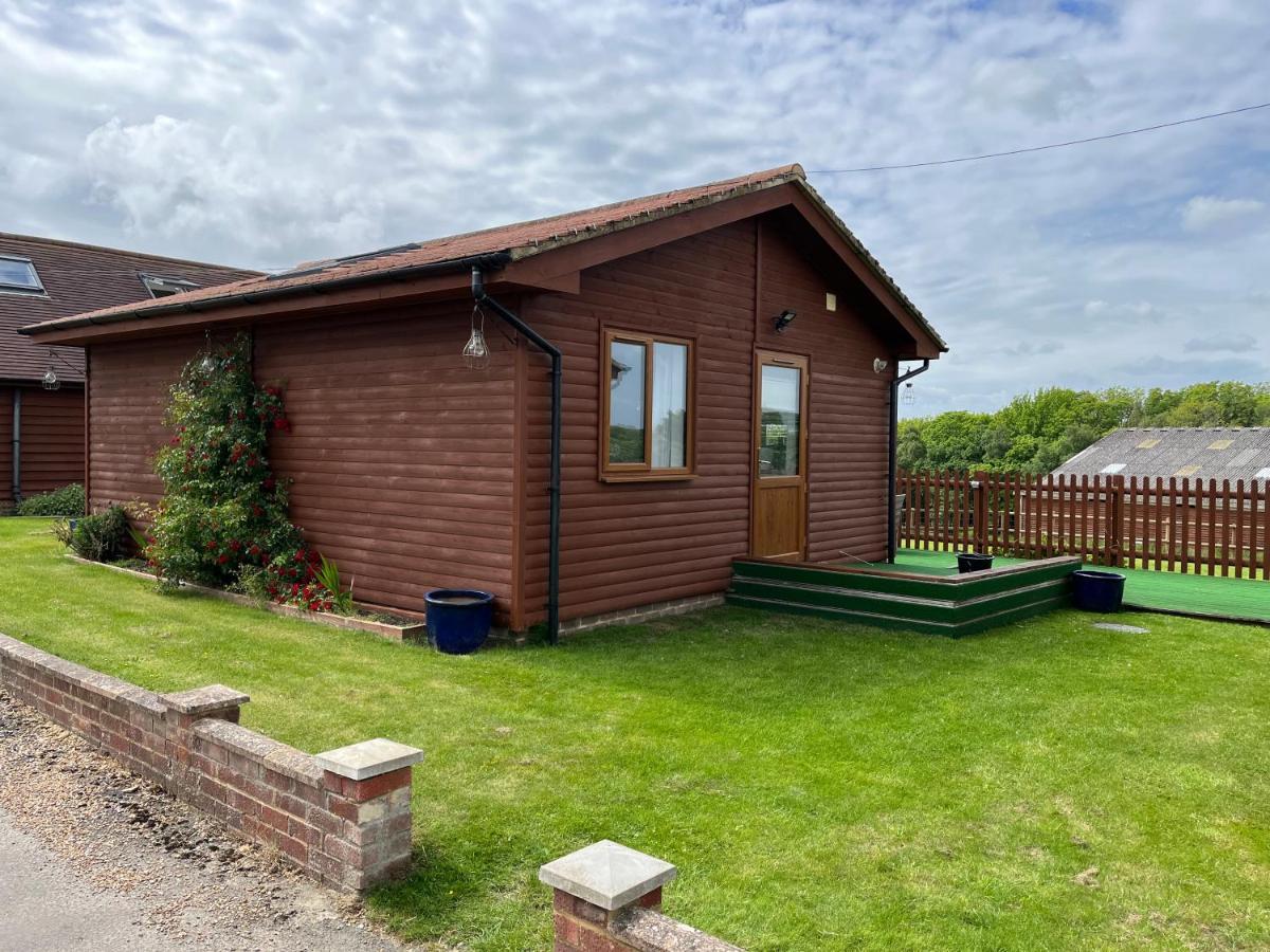 Oak Valley Lodges & Camping Pett Exterior photo